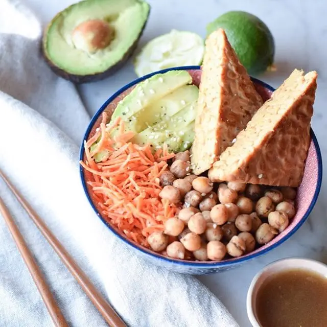 Bol d’orge au tempeh sésame et lime