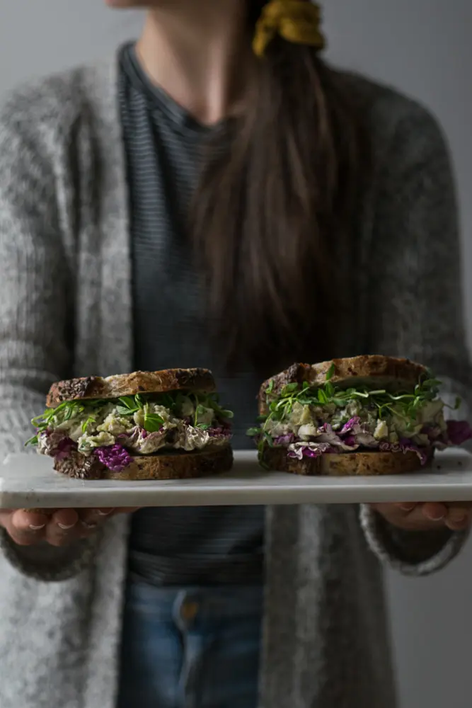 Sandwich végé aux haricots blancs, pommes et canneberges