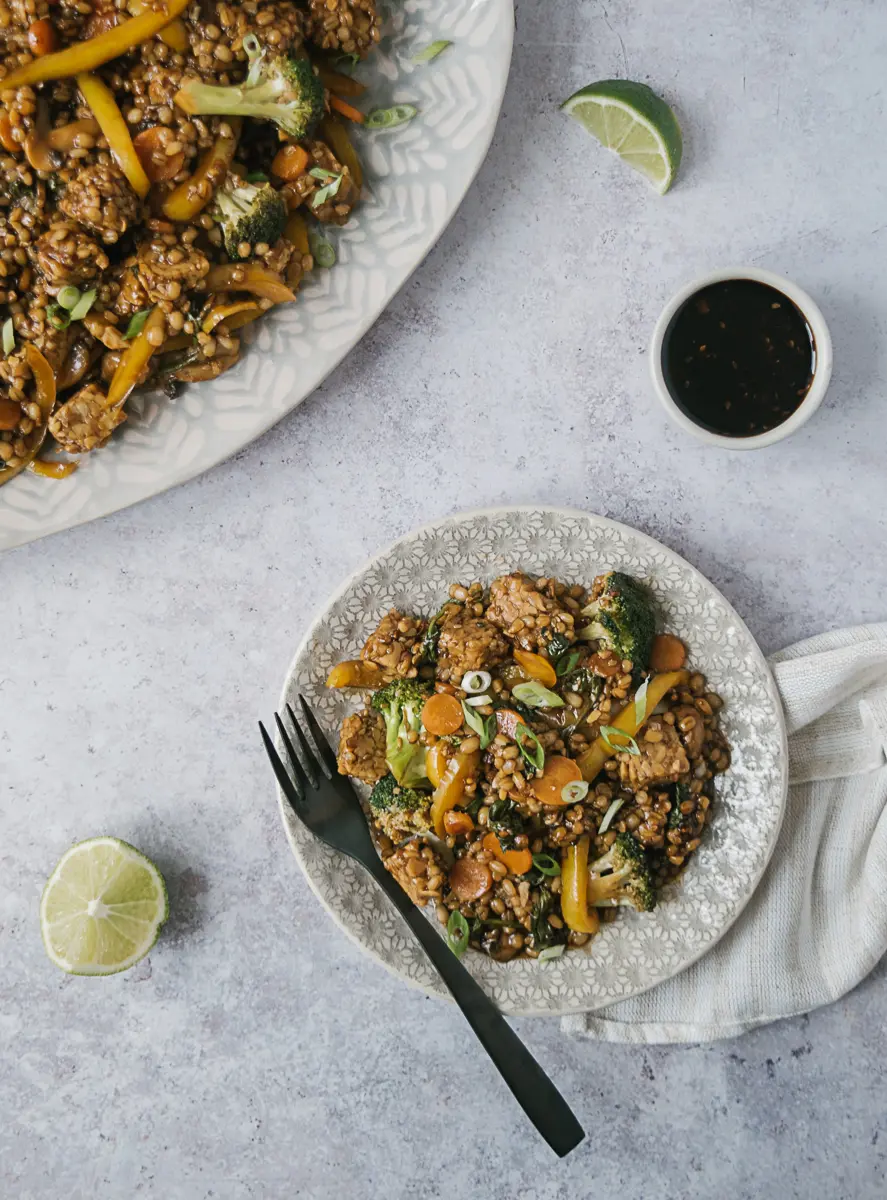 Sauté d’orge et de tempeh teriyaki