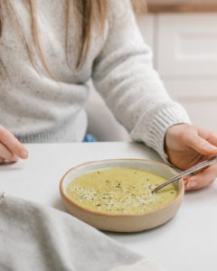 recettes pour se préparer à l’arrivée de bébé : potage de poireaux