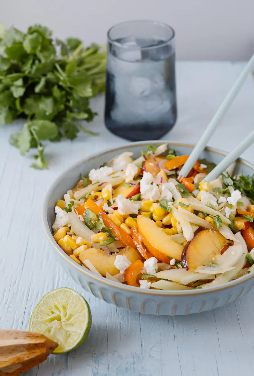 Salade de fenouil, maïs et pêches