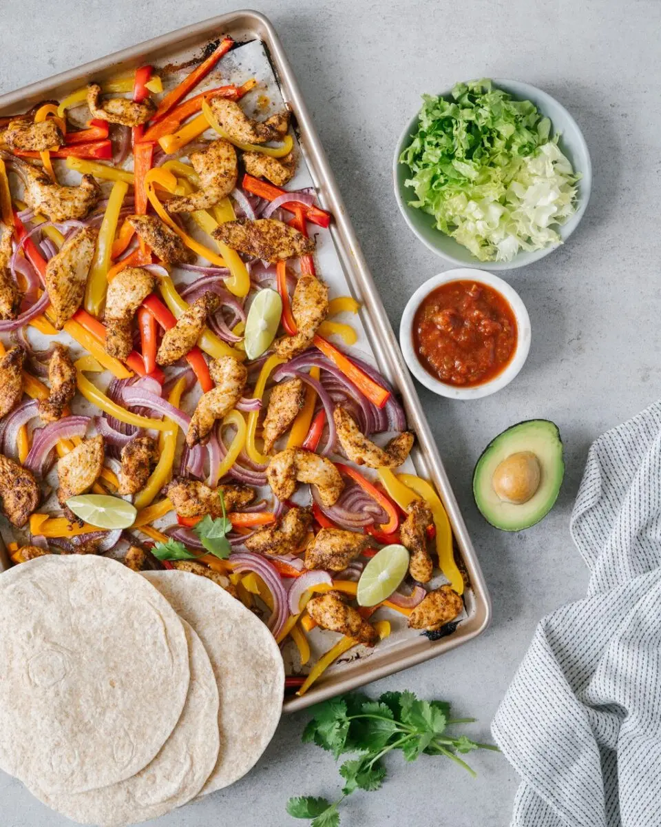 Fajitas au poulet sur la plaque