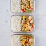 poulet à l'orange dans des plats meal prep