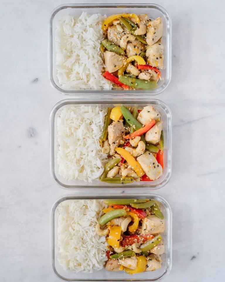 poulet à l'orange dans des plats meal prep