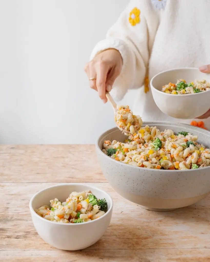 bol de salade de macaroni au thon