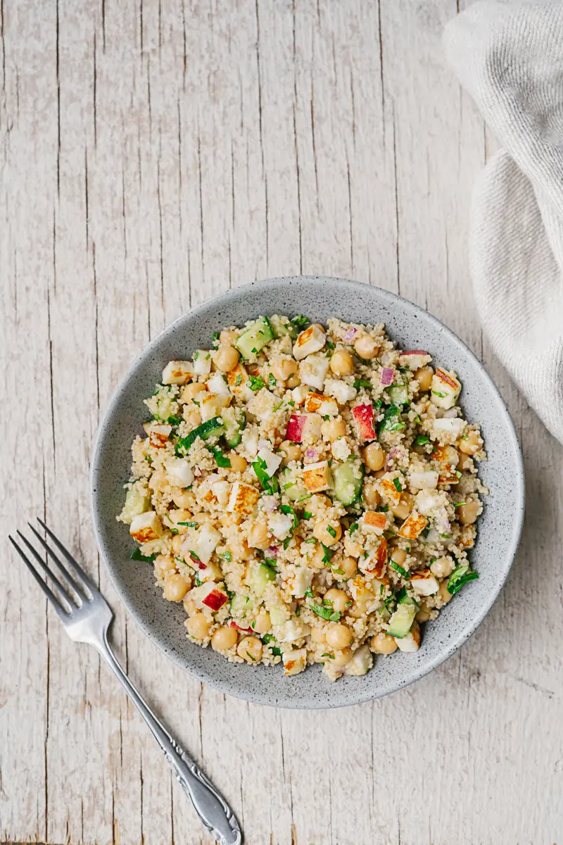 Salade de couscous, pois chiches et pomme