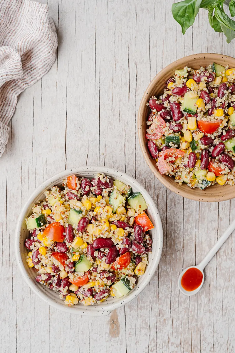 Salade de quinoa, haricots rouges et avocat