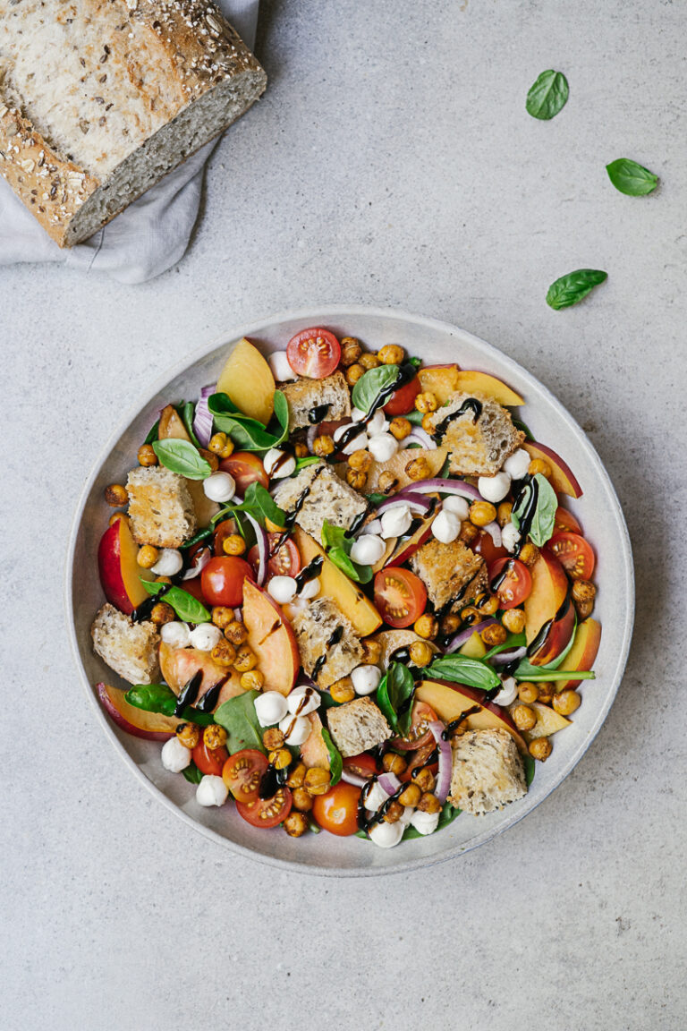 Salade d'épinards, nectarines et pois chiches