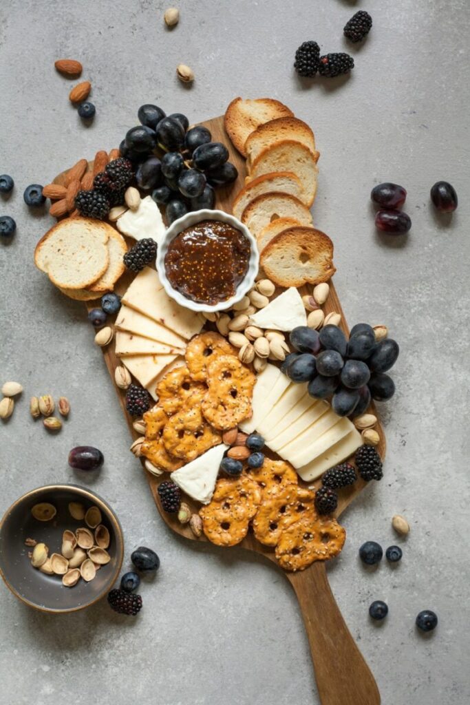 plateau de fromages et craquelins