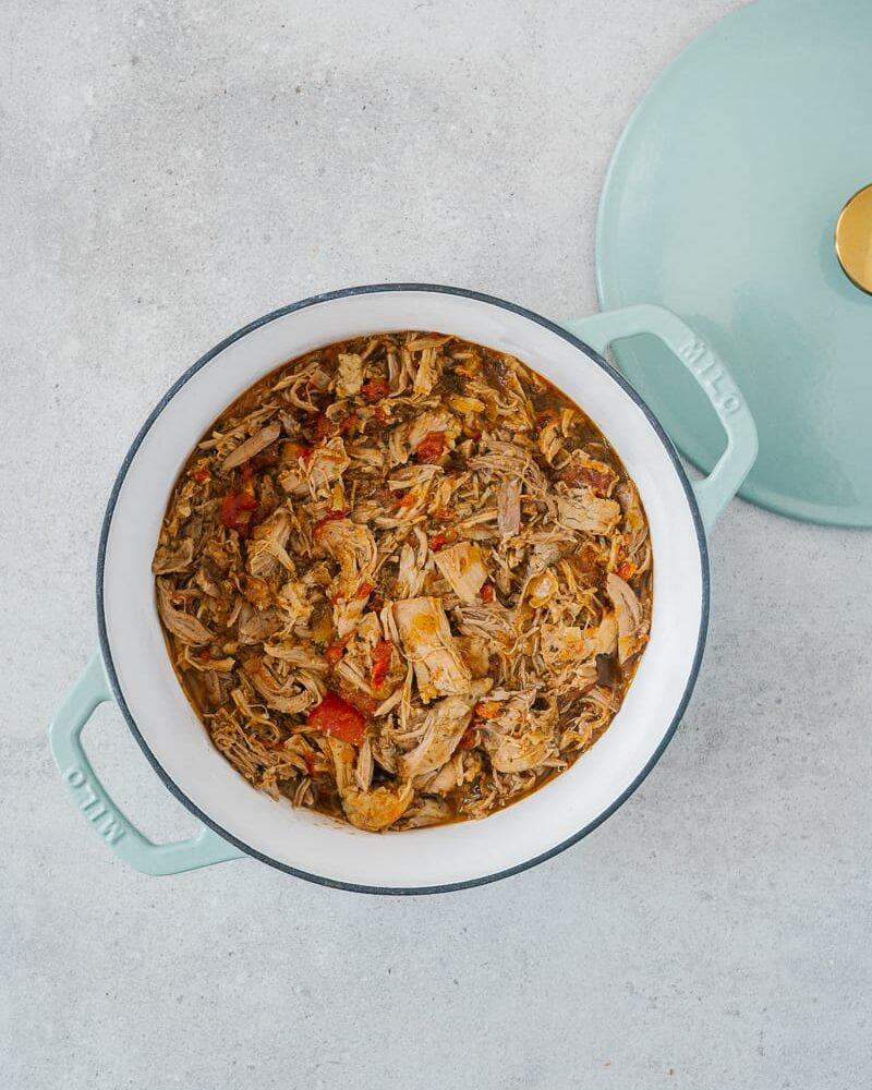 porc effiloché à la mijoteuse dans une cocotte