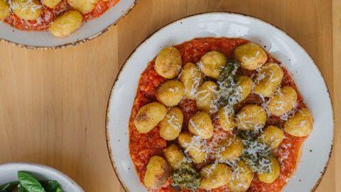 gnocchis croustillants, marinara et pesto