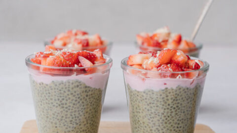 pouding de chia au matcha et fraises