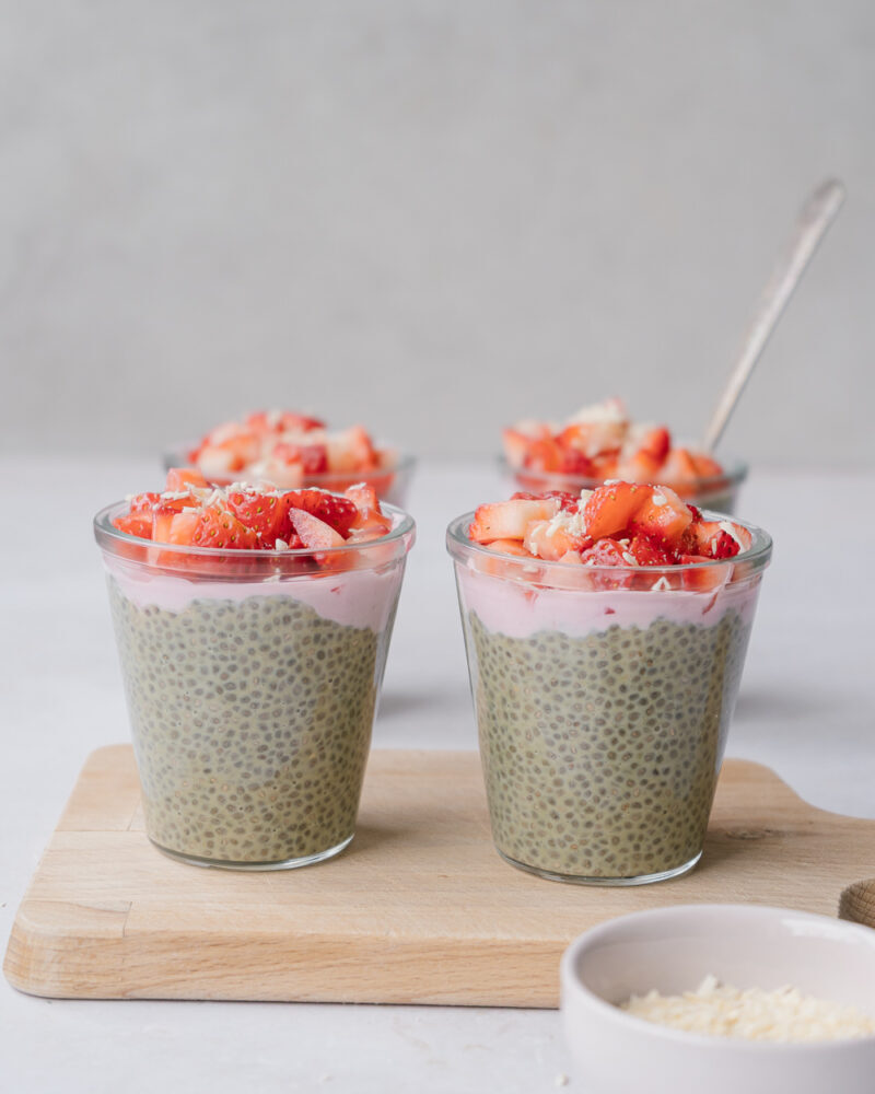 pouding de chia au matcha et fraises