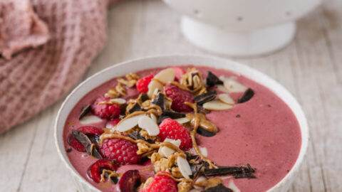 bol smoothie cerises amandes déjeuner santé