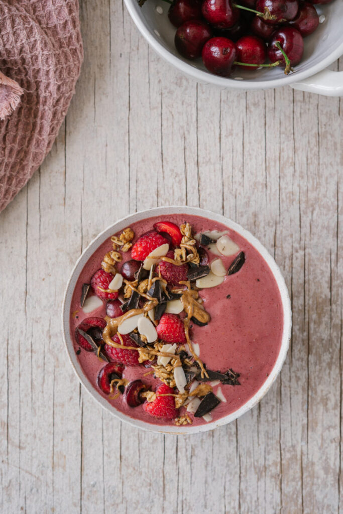 bol smoothie cerise amande déjeuner santé