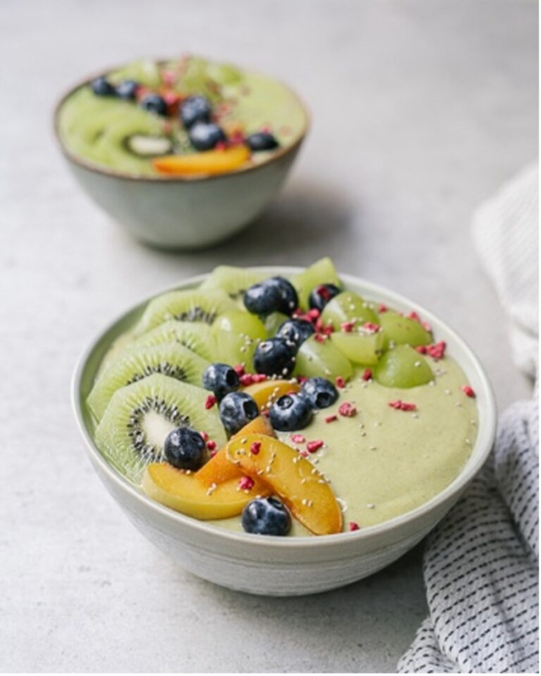 bol smoothie pêche matcha déjeuner rapide