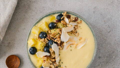 bol smoothie pina colada déjeuner santé