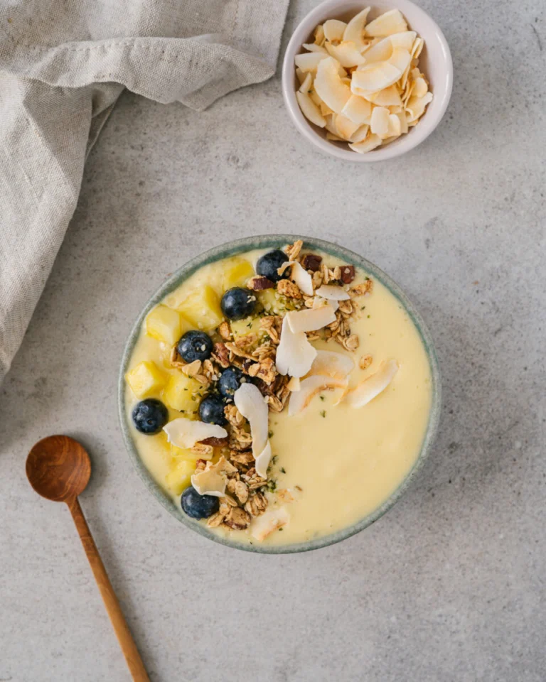 bol smoothie pina colada déjeuner santé