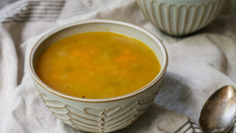 soupe aux gourganes crémeuse et santé avec légumes et fibres suggéré par nutritionniste